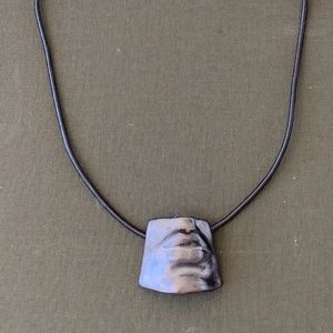 Ceramic "Kiss" necklace